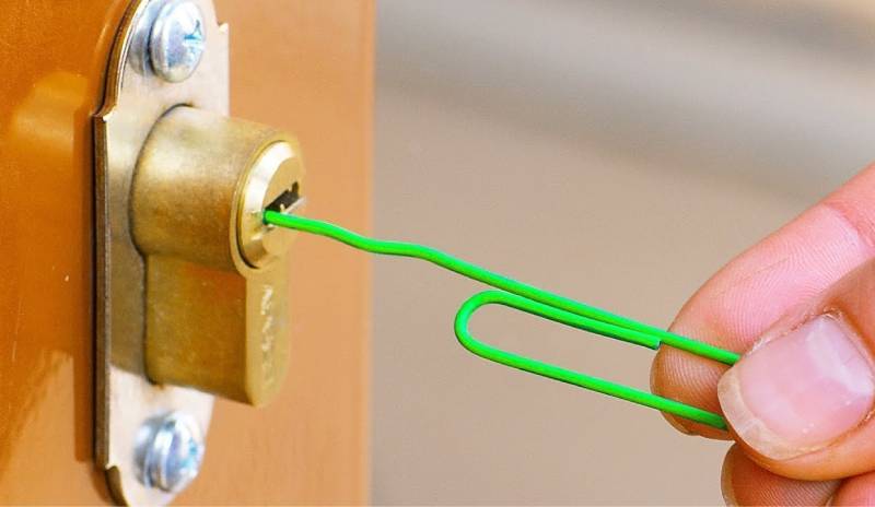 extremidades Prestador Petrificar Como abrir una cerradura con un clip — Cerrajeros【24 H】